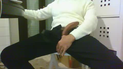 sylvertaurus1 online show from November 24, 2025, 4:07 pm