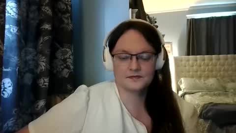 sylviexxxfun online show from June 1, 2026, 5:14 pm