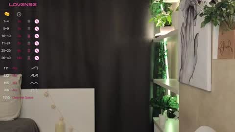 Snapshot of taitatkins chatting on January 29, 2025, 9:07 pm Emily online show from January 29, 2025, 9:07 pm