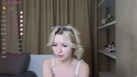 Snapshot of taitatkins chatting on February 2, 2025, 12:19 am Emily online show from February 2, 2025, 12:19 am