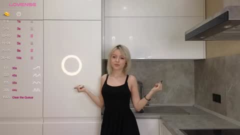 Snapshot of taitatkins chatting on February 6, 2025, 5:09 pm Emily online show from February 6, 2025, 5:09 pm