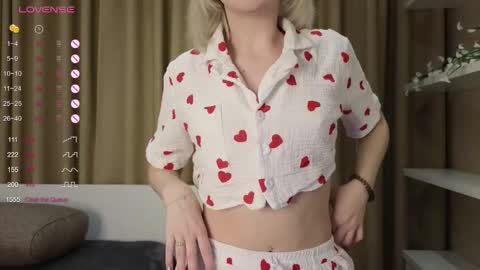 Snapshot of taitatkins chatting on February 12, 2025, 5:26 pm Emily online show from February 12, 2025, 5:26 pm