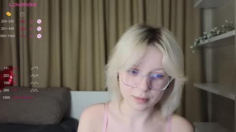 Snapshot of taitatkins chatting on February 20, 2025, 12:08 am Emily online show from February 20, 2025, 12:08 am