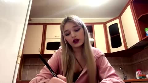 Mia online show from February 13, 2026, 3:41 pm