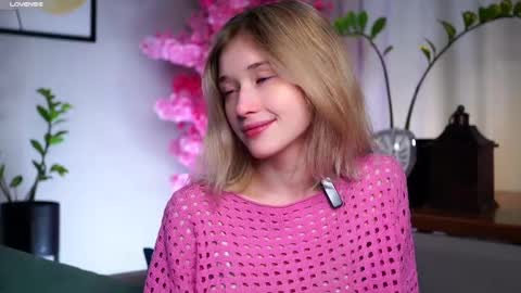 Mia online show from March 2, 2025, 1:26 am