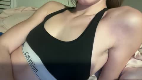 Snapshot of tallandsexyyy chatting on March 17, 2026, 10:18 am tallandsexyyy online show from March 17, 2026, 10:18 am