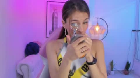 Snapshot of tamara_slimx chatting on February 9, 2025, 6:43 am Tamara online show from February 9, 2025, 6:43 am