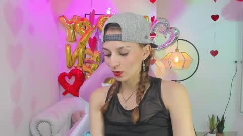 Snapshot of tamara_slimx chatting on February 18, 2025, 9:54 am Tamara online show from February 18, 2025, 9:54 am