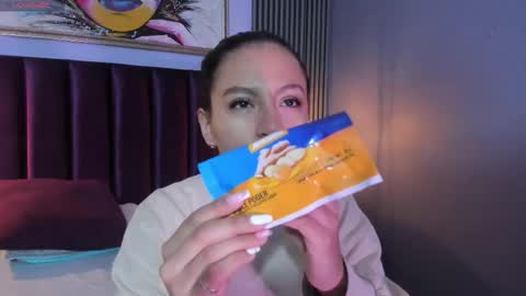 Tamy  online show from December 17, 2025, 12:33 pm