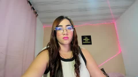 Snapshot of tamidesire chatting on May 14, 2026, 7:53 pm TamiDesire online show from May 14, 2026, 7:53 pm