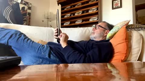 Dominique online show from January 11, 2025, 1:22 pm