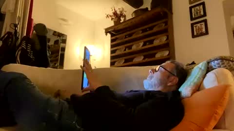 Dominique online show from February 4, 2025, 9:52 pm