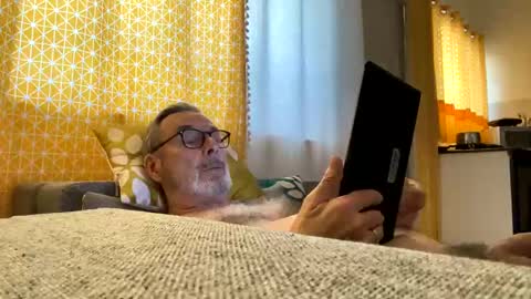 Dominique online show from March 6, 2025, 9:03 am