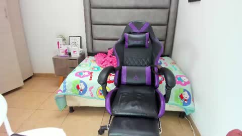 Snapshot of tania_duque chatting on July 28, 2026, 7:39 pm Tania online show from July 28, 2026, 7:39 pm