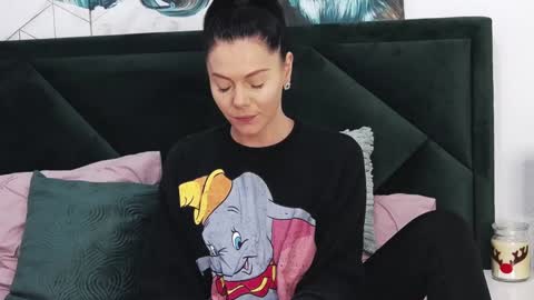 Snapshot of taniyagrey chatting on December 18, 2024, 10:40 am tanyaGrey online show from December 18, 2024, 10:40 am