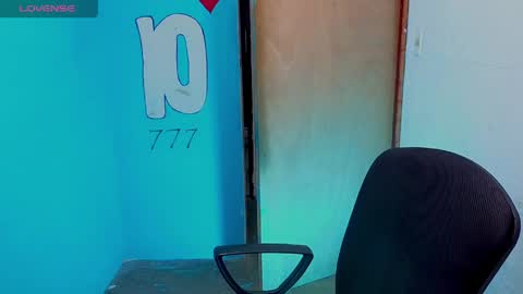 Snapshot of tanjiro_cute chatting on April 30, 2026, 5:14 am Andres online show from April 30, 2026, 5:14 am