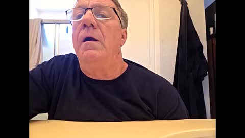Snapshot of tapper1211 chatting on June 10, 2026, 10:30 pm tapper1211 online show from June 10, 2026, 10:30 pm