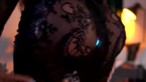 Snapshot of taraelliot chatting on April 6, 2026, 9:10 am Elliot online show from April 6, 2026, 9:10 am