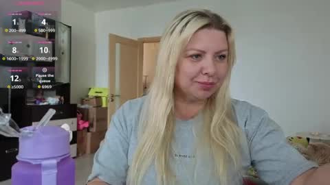 Snapshot of tasha__moon chatting on June 16, 2026, 1:14 pm Tasha Moon online show from June 16, 2026, 1:14 pm