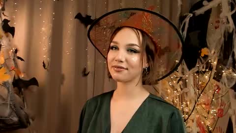 Snapshot of tate_crazy chatting on October 31, 2025, 6:09 pm Tate online show from October 31, 2025, 6:09 pm