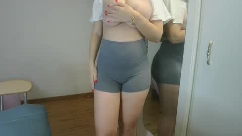 Snapshot of tateisblonde chatting on March 26, 2026, 2:50 am tateisblonde online show from March 26, 2026, 2:50 am