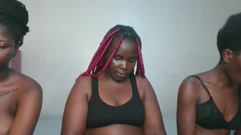 Snapshot of tatiana1_ chatting on February 17, 2026, 9:21 pm Tatiana online show from February 17, 2026, 9:21 pm