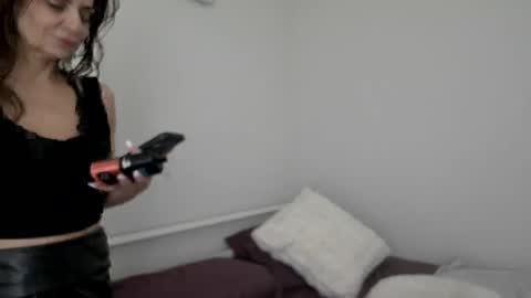 Snapshot of tatiana_4u chatting on February 26, 2026, 2:32 am Apple Jucy online show from February 26, 2026, 2:32 am