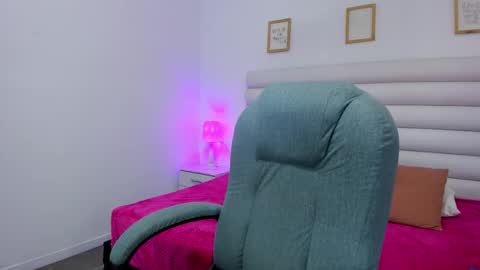 tatiana_arboleda online show from September 19, 2025, 3:13 pm