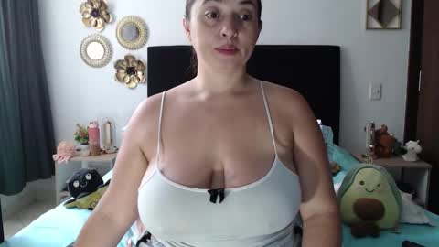 tatiana_monteros online show from February 5, 2026, 4:55 pm