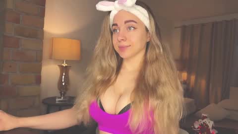 Snapshot of tatti_1 chatting on December 10, 2024, 5:50 am Tata online show from December 10, 2024, 5:50 am