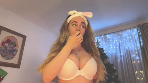 Snapshot of tatti_1 chatting on December 26, 2024, 9:47 pm Tata online show from December 26, 2024, 9:47 pm