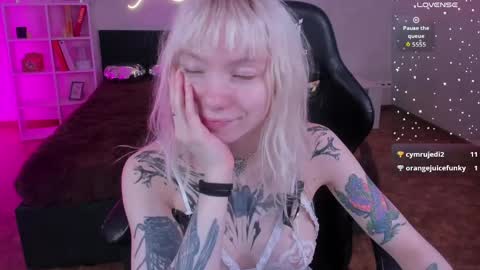 Snapshot of tattoo_artbaby chatting on April 14, 2026, 1:00 am tattoo_artbaby online show from April 14, 2026, 1:00 am