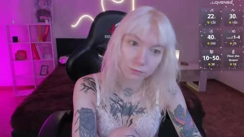 Snapshot of tattoo_artbaby chatting on April 21, 2026, 1:18 am tattoo_artbaby online show from April 21, 2026, 1:18 am