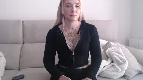 tattoobbgirl online show from September 29, 2025, 12:43 pm
