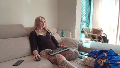 Snapshot of tattoobbgirl chatting on June 22, 2026, 3:09 pm tattoobbgirl online show from June 22, 2026, 3:09 pm