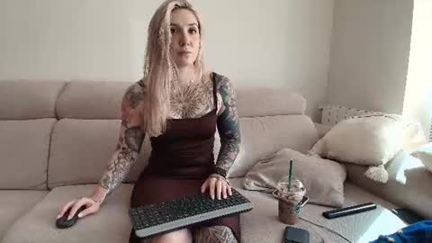 Snapshot of tattoobbgirl chatting on July 1, 2026, 3:34 pm tattoobbgirl online show from July 1, 2026, 3:34 pm