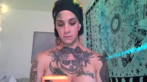 Snapshot of tattooed_natalia chatting on January 10, 2025, 12:47 pm Natalia 3 online show from January 10, 2025, 12:47 pm
