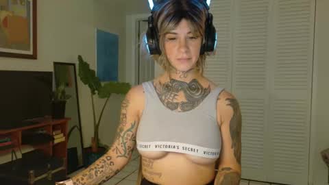 Snapshot of tattooed_natalia chatting on January 17, 2025, 2:28 pm Natalia 3 online show from January 17, 2025, 2:28 pm