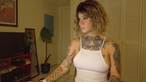 Snapshot of tattooed_natalia chatting on January 20, 2025, 9:46 am Natalia 3 online show from January 20, 2025, 9:46 am