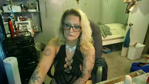 Snapshot of tattooeddirtyteacher chatting on February 21, 2025, 4:05 pm Lisa Lovely online show from February 21, 2025, 4:05 pm