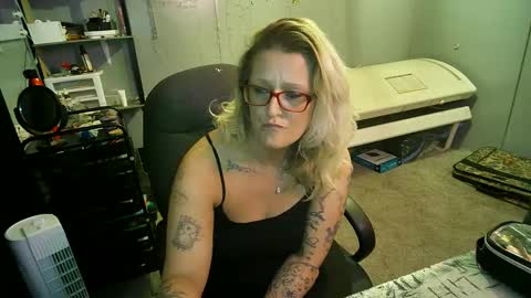 Snapshot of tattooeddirtyteacher chatting on February 27, 2025, 1:27 am Lisa Lovely online show from February 27, 2025, 1:27 am