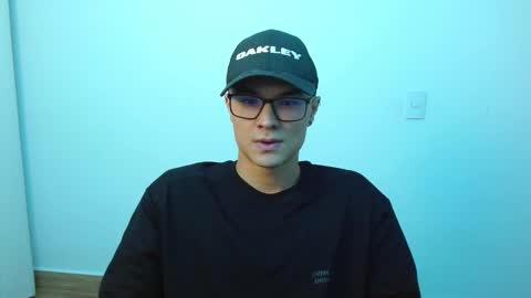 Snapshot of taurus4k chatting on February 17, 2025, 1:25 am taurus4k online show from February 17, 2025, 1:25 am