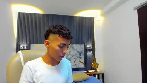 Snapshot of taylermiles chatting on January 10, 2026, 4:58 am TAYLER online show from January 10, 2026, 4:58 am