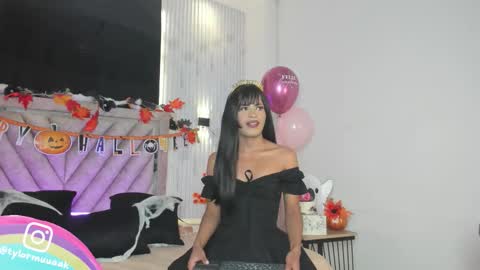 Taylor Harveey online show from October 24, 2025, 11:45 pm