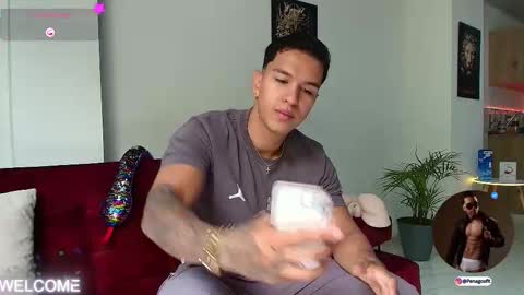 Snapshot of taylor_johnn chatting on September 21, 2025, 3:13 pm Penagos zz    online show from September 21, 2025, 3:13 pm
