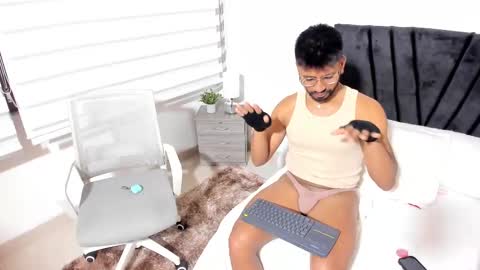 taylormaccurdy_ online show from October 8, 2025, 3:31 pm