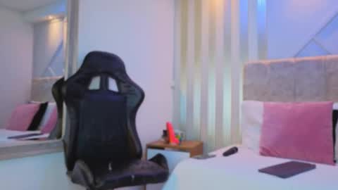 tayra online show from February 13, 2026, 7:54 pm