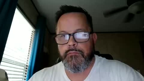 Snapshot of tdhawk87 chatting on March 6, 2026, 2:35 pm tdhawk87 online show from March 6, 2026, 2:35 pm