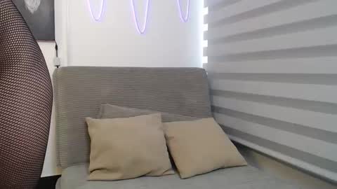 DYNAMITE DUO69 online show from October 9, 2025, 2:48 pm