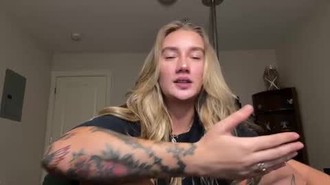 Katy online show from December 15, 2025, 12:59 am